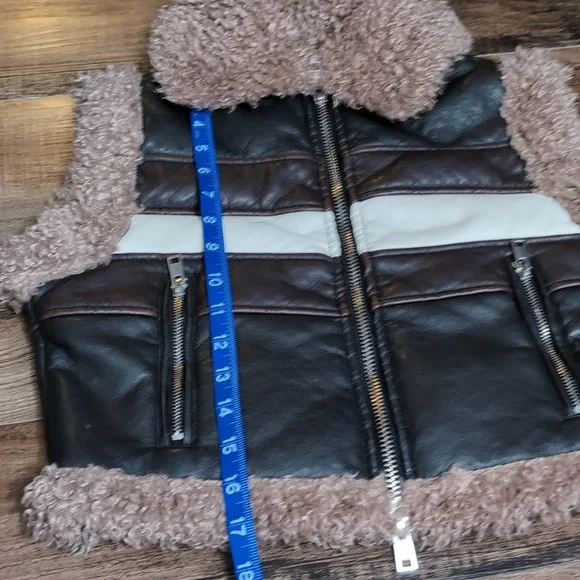 NWT Cali 1850 Urban Outfitters Faux Leather/Sherpa Vest Size Medium - Picture 9 of 9